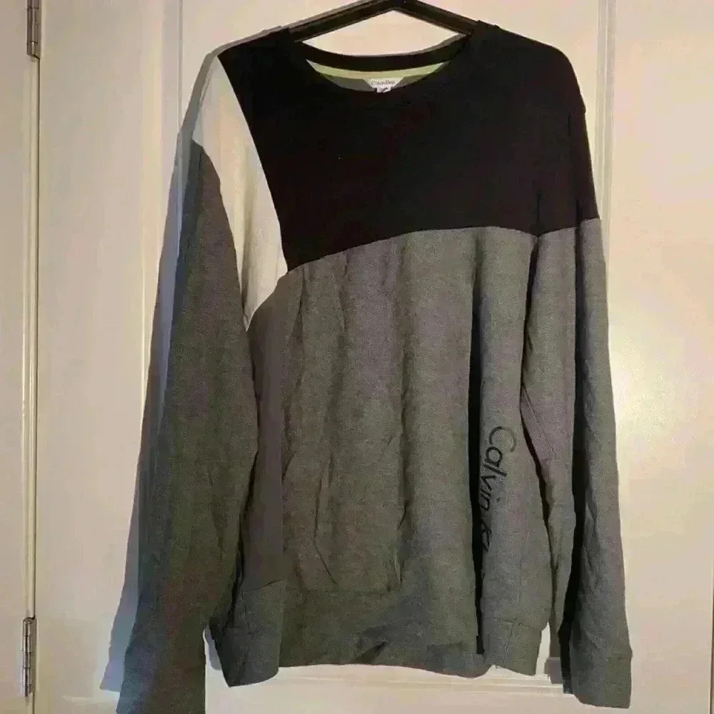 Calvin Klein Men’s long sleeve shirt